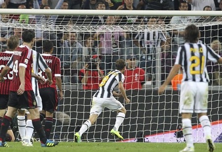 Bùng nổ phút cuối, Juventus hạ gục AC Milan - 1
