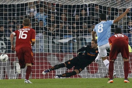Lazio đánh bại AS Roma trong trận derby đầy kịch tính - 2