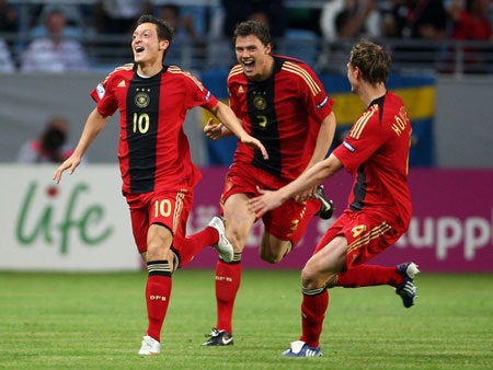 Khi bóng đá Đức gọi tên Mesut Oezil - 1 Khi bóng đá Đức gọi tên Mesut Oezil - 1