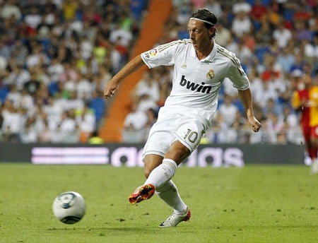 Khi bóng đá Đức gọi tên Mesut Oezil - 3 Khi bóng đá Đức gọi tên Mesut Oezil - 3