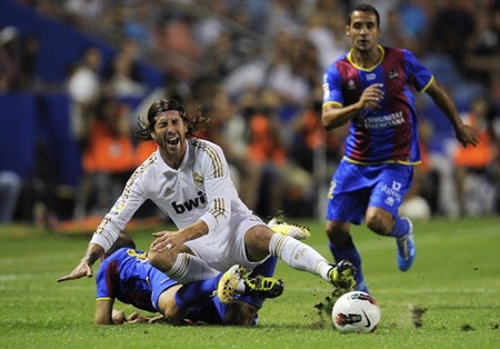 Real Madrid thất bại cay đắng trên sân Levante - 1
