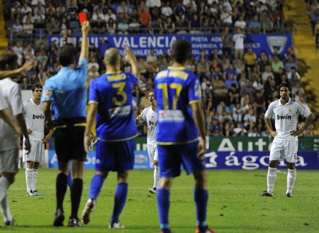 Real Madrid thất bại cay đắng trên sân Levante - 2