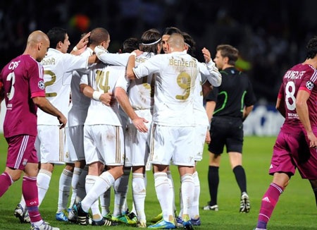 C. Ronaldo đạt mốc 100 bàn, Real Madrid tiến vào vòng 1/8 - 3