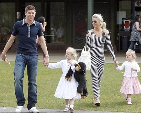 Vợ chồng Steven Gerrard đón chào con gái thứ 3 - 1 Vợ chồng Steven Gerrard đón chào con gái thứ 3 - 1