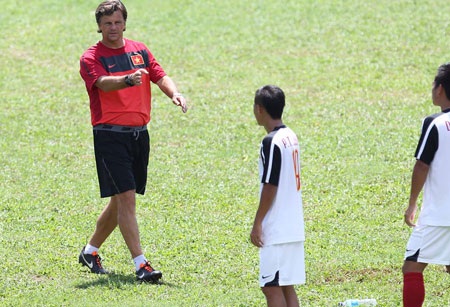 HLV Falko Goetz “cấm cửa” báo chí - 1