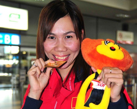 100 triệu cho VĐV điền kinh đạt chuẩn Olympic 2012 tại SEA Games 26 - 1 100 triệu cho VĐV điền kinh đạt chuẩn Olympic 2012 tại SEA Games 26 - 1