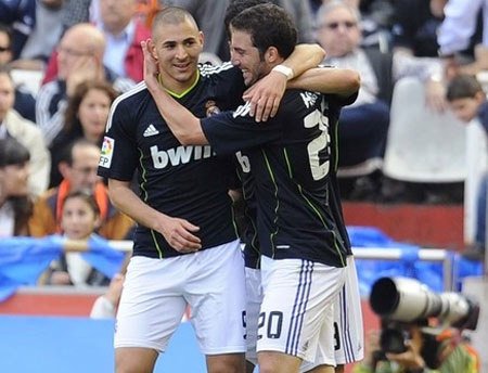 Higuain và Benzema, ai hơn ai? - 1