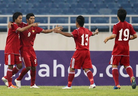 U23 Malaysia may mắn đánh bại U23 Myanmar - 1