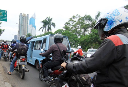 SEA Games chưa khai mạc, nỗi ám ảnh tắc đường đã xuất hiện - 1 SEA Games chưa khai mạc, nỗi ám ảnh tắc đường đã xuất hiện - 1