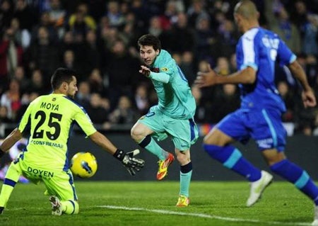 Lần đầu bại trận, Barca bị Real bỏ xa 6 điểm - 1