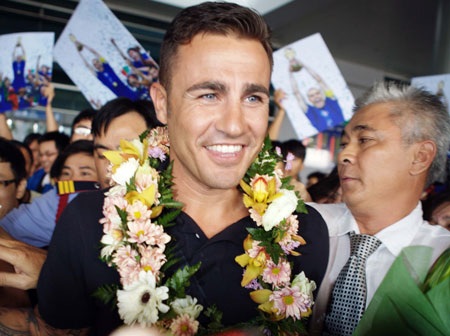 Cannavaro bảnh bao ra mắt người hâm mộ Việt Nam - 1 Cannavaro bảnh bao ra mắt người hâm mộ Việt Nam - 1