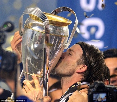 Beckham ăn mừng chức vô địch Mỹ cùng LA Galaxy - 1