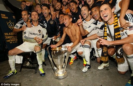 Beckham ăn mừng chức vô địch Mỹ cùng LA Galaxy - 8
