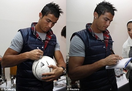 C. Ronaldo được chào đón nồng nhiệt tại Dubai - 4 C. Ronaldo được chào đón nồng nhiệt tại Dubai - 4