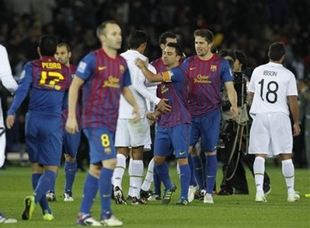 Niềm vui của cầu thủ Barca trong lễ đăng quang tại Yokohama - 1 Niềm vui của cầu thủ Barca trong lễ đăng quang tại Yokohama - 1