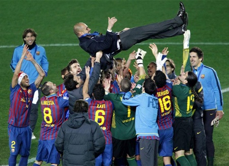 Niềm vui của cầu thủ Barca trong lễ đăng quang tại Yokohama - 3 Niềm vui của cầu thủ Barca trong lễ đăng quang tại Yokohama - 3