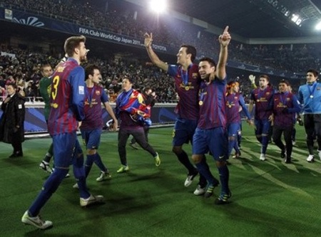 Niềm vui của cầu thủ Barca trong lễ đăng quang tại Yokohama - 4 Niềm vui của cầu thủ Barca trong lễ đăng quang tại Yokohama - 4