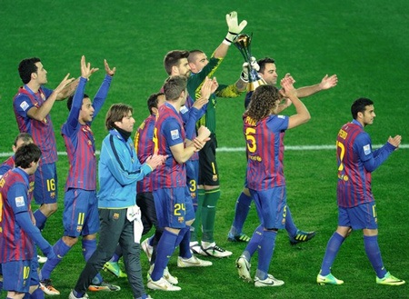 Niềm vui của cầu thủ Barca trong lễ đăng quang tại Yokohama - 6 Niềm vui của cầu thủ Barca trong lễ đăng quang tại Yokohama - 6