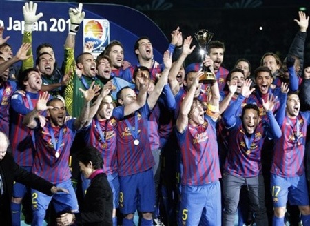 Niềm vui của cầu thủ Barca trong lễ đăng quang tại Yokohama - 8 Niềm vui của cầu thủ Barca trong lễ đăng quang tại Yokohama - 8