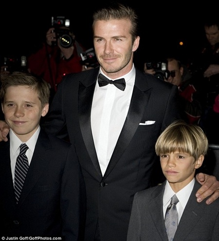 Beckham bảnh bao dự Lễ trao giải thưởng Quân đội Anh - 2 Beckham bảnh bao dự Lễ trao giải thưởng Quân đội Anh - 2