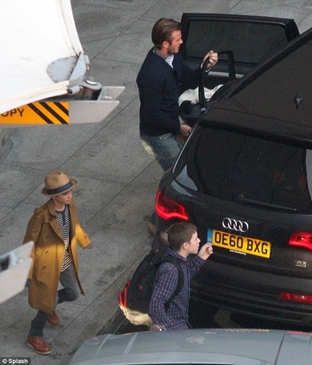 Beckham bảnh bao dự Lễ trao giải thưởng Quân đội Anh - 4 Beckham bảnh bao dự Lễ trao giải thưởng Quân đội Anh - 4