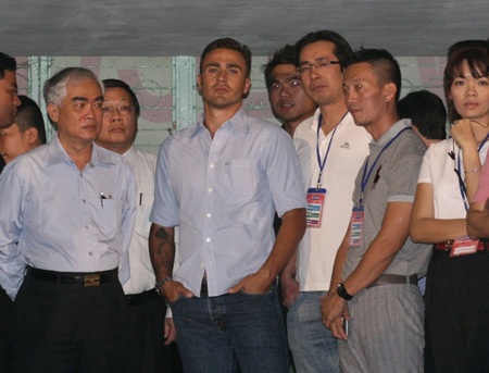 Fabio Cannavaro tạo sức hút đặc biệt ở trận Sài Gòn FC-HA.GL - 2 Fabio Cannavaro tạo sức hút đặc biệt ở trận Sài Gòn FC-HA.GL - 2