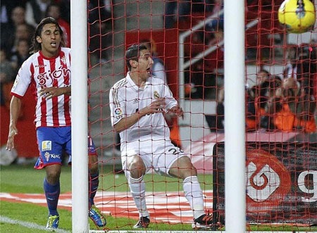 Phục hận Gijon, Real bảo toàn cách biệt 3 điểm với Barca - 1