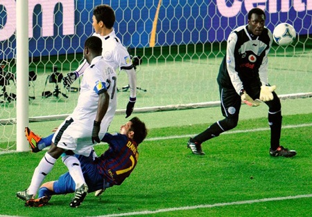 Cận cảnh pha bóng khiến David Villa lỗi hẹn Euro 2012 - 5 Cận cảnh pha bóng khiến David Villa lỗi hẹn Euro 2012 - 5