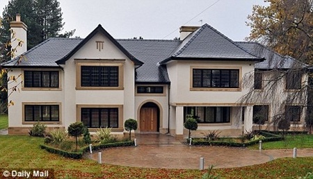 Biệt thự 4,5 triệu bảng của Peter Crouch bị trộm “viếng thăm” - 2