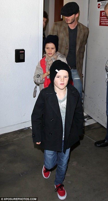 Cha con Beckham đầy phong cách ngày trở về - 5