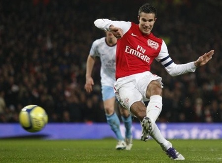Van Persie lập cú đúp, Arsenal ngược dòng hạ Aston Villa - 2 Van Persie lập cú đúp, Arsenal ngược dòng hạ Aston Villa - 2