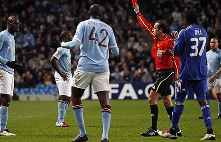 Những khoảnh khắc bùng nổ và điên rồ trong sự nghiệp Balotelli - 2