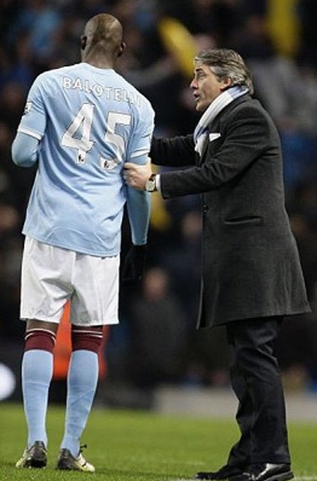 Những khoảnh khắc bùng nổ và điên rồ trong sự nghiệp Balotelli - 6