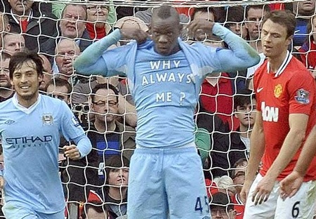 Những khoảnh khắc bùng nổ và điên rồ trong sự nghiệp Balotelli - 10