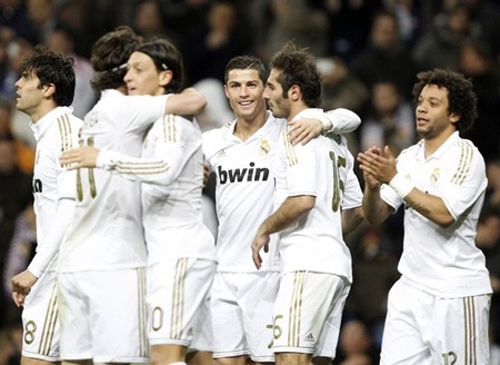 C. Ronaldo lập công, Real Madrid ngược dòng hạ Zaragoza - 2