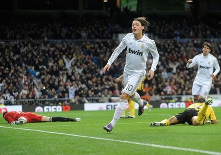 C. Ronaldo lập công, Real Madrid ngược dòng hạ Zaragoza - 3