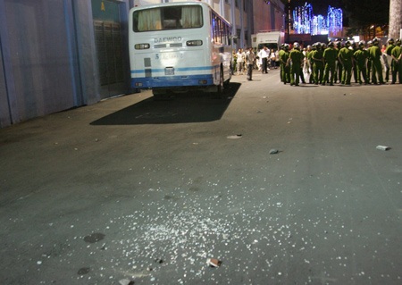 Đội Thanh Hóa bị CĐV Sài Gòn ném đá - 5 Đội Thanh Hóa bị CĐV Sài Gòn ném đá - 5