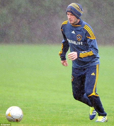Beckham hứng khởi tập luyện bất chấp trời mưa - 1 Beckham hứng khởi tập luyện bất chấp trời mưa - 1