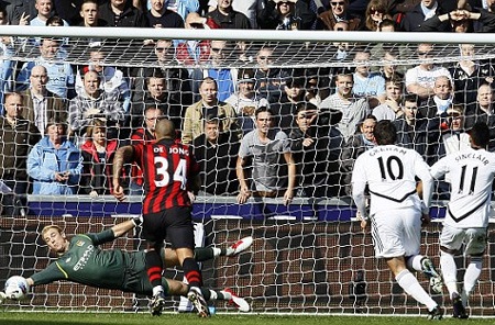 Gục ngã tại Liberty, Man City mất ngôi đầu vào tay MU