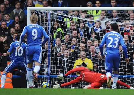 Mata đá hỏng penalty, Chelsea hòa bất lực trên sân nhà - 2 Mata đá hỏng penalty, Chelsea hòa bất lực trên sân nhà - 2