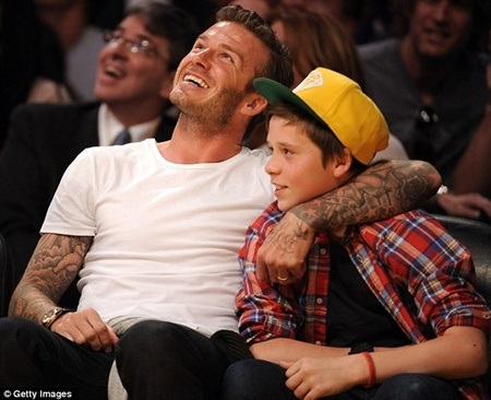 Vợ chồng Beckham tặng quà bất ngờ mừng sinh nhật con trai 13 tuổi
