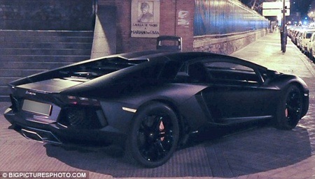 C.Ronaldo dùng siêu xe Lamborghini như... phá! - 4 C.Ronaldo dùng siêu xe Lamborghini như... phá!