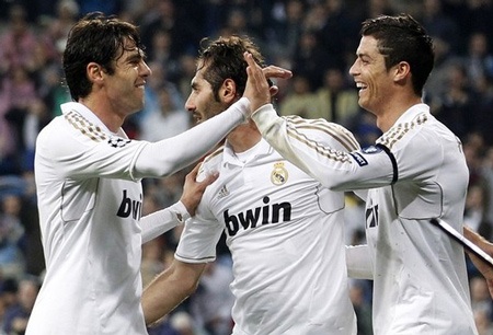 Ronaldo-Kaka tỏa sáng, Real Madrid nghiền nát Apoel - 1 Ronaldo-Kaka tỏa sáng, Real Madrid nghiền nát Apoel