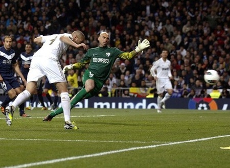 Malaga khiến Real Madrid đứt mạch toàn thắng