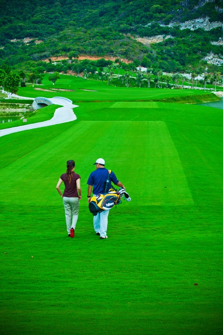 Cơ hội sở hữu xe Mercedes tại sân Vinpearl Golf Club - 2 Cơ hội sở hữu xe Mercedes tại sân Vinpearl Golf Club