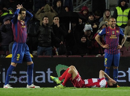 Messi đi vào lịch sử, Barcelona hạ gục Granada
