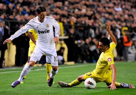 Real Madrid hụt bước ở El Madrigal trong trận cầu bị 4 thẻ đỏ