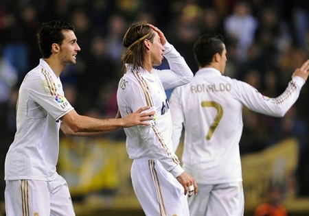 Real Madrid hụt bước ở El Madrigal trong trận cầu bị 4 thẻ đỏ