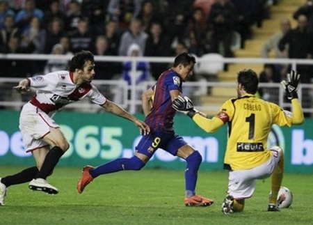 Hạ Vallecano 7-0, Barca ngăn Real Madrid vô địch sớm - 1