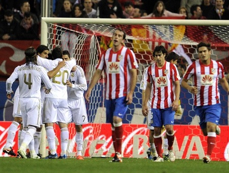 C. Ronaldo lập hattrick, Real Madrid thắng lớn trận derby